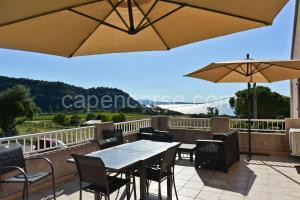 Terrasse panoramique ensoleillée avec vue mer à Farinole