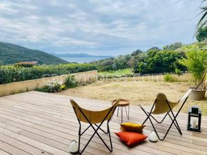 T2 Farinole, vue mer sur le golfe de St Florent, plage a pied à Farinole